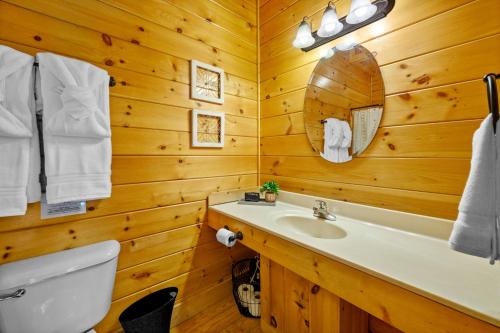 Luxury Lodge and Resort- Hot Tub, Fire Pit, Game Room, Pets photo 35