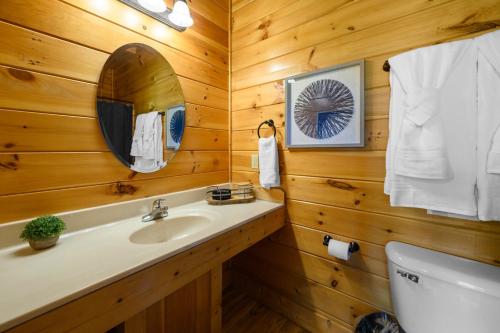 Luxury Lodge and Resort- Hot Tub, Fire Pit, Game Room, Pets photo 36