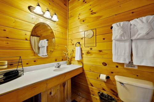 Luxury Lodge and Resort- Hot Tub, Fire Pit, Game Room, Pets photo 42