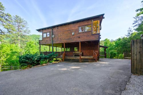 Luxury Lodge and Resort- Hot Tub, Fire Pit, Game Room, Pets photo 44
