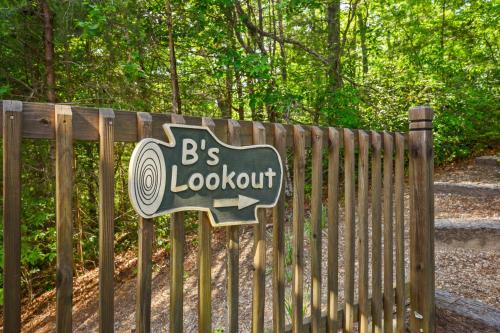 Luxury Lodge and Resort- Hot Tub, Fire Pit, Game Room, Pets photo 48