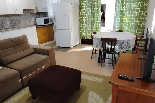 Nhà bếp/bếp nhỏ tại Casa Ecológica com PiSCiNAS super PrivAtiva