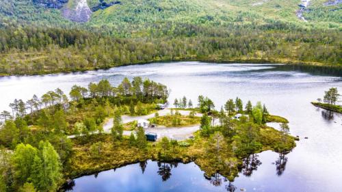 an island in the middle of a lake at Hov Hyttegrend in Viksdalen