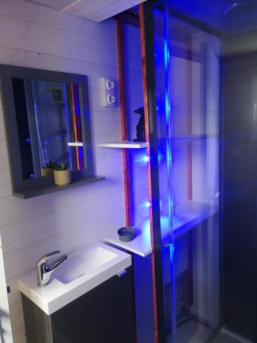 Ένα μπάνιο στο Tiny House proche de la plage sans draps ni serviettes