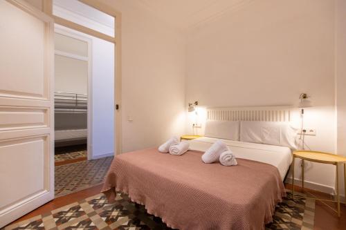 EG42B - Piso modernista 6 pax con WIFI en centro Barcelona