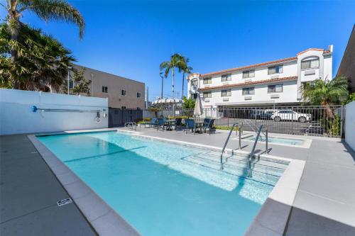 a swimming pool in the middle of a building at Best Western Los Alamitos Inn & Suites in Los Alamitos