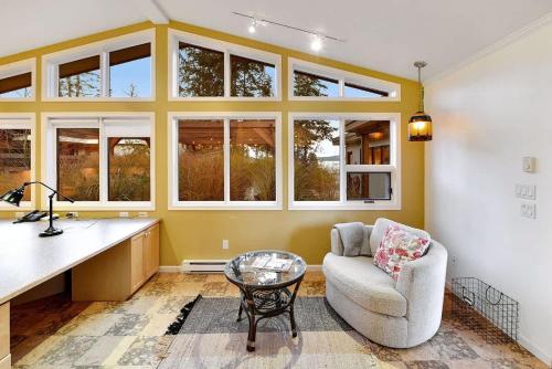 Χώρος καθιστικού στο Beachside Living Cherry Point