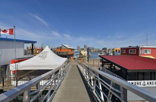 Фотография из галереи Harbourview Executive Condo в Виктории