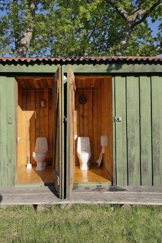 a bathroom with two toilets in a wooden shed at Aadniel's Holiday Village in Aula
