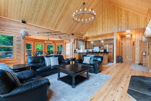 Χώρος καθιστικού στο Fiddler Lake Resort - Deer 60