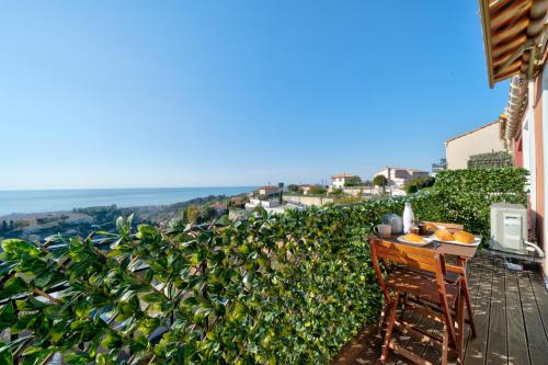 Panoramic sea view of the French Riviera, Parking