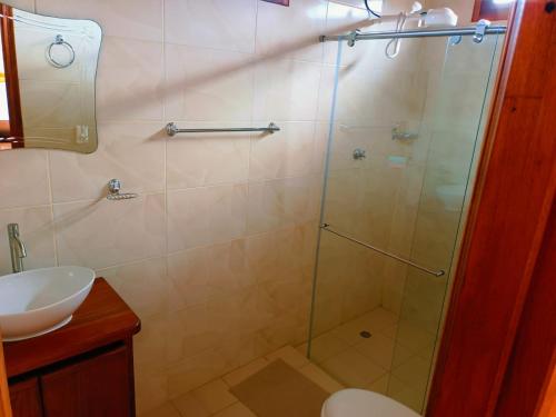 a bathroom with a shower and a sink at Glamping y Camping El Lago in Villa de Leyva