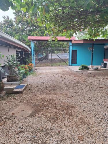 Taman di luar Apartamento Studio cerca de Playa Tamarindo