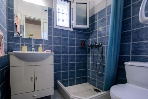 Koupelna v ubytování Eleni House