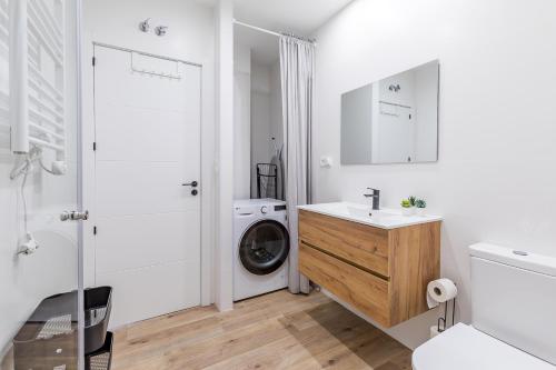 a bathroom with a washing machine and a sink at AB40 Home Design in Madrid