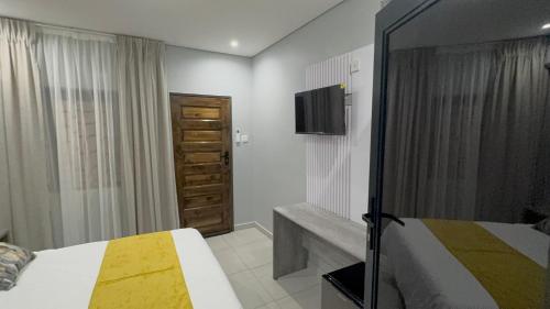 Ένα ή περισσότερα κρεβάτια σε δωμάτιο στο Mercy Accommodation Guest House