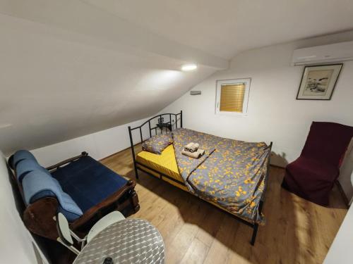 Postel nebo postele na pokoji v ubytování Kuća za odmor "Crni bor"