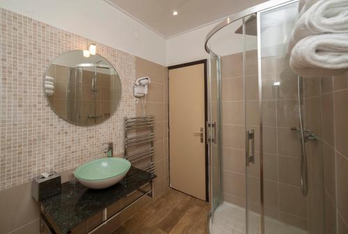 Koupelna v ubytování Hôtel & Restaurant Le Belvédère