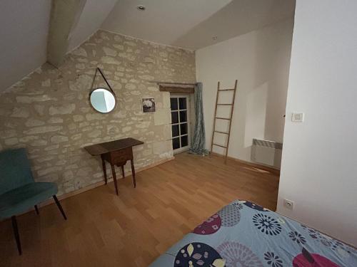 Ένα ή περισσότερα κρεβάτια σε δωμάτιο στο Gîte les clématites