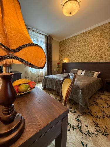 Postel nebo postele na pokoji v ubytování Hotel Rudolf II Karlovy Vary