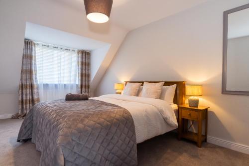 a bedroom with a bed and a window at Dublin Premier Homestay in Ráth Cúil
