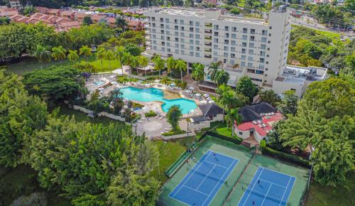 Hotel Estelar Altamiraの敷地内または近くにあるプール