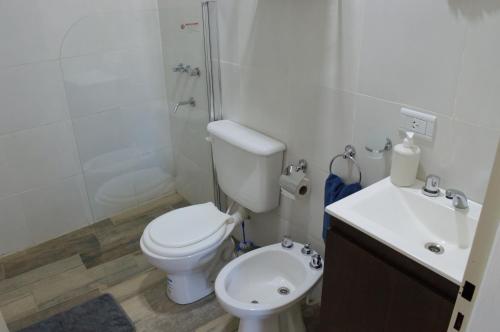 Ένα μπάνιο στο departamento la punta