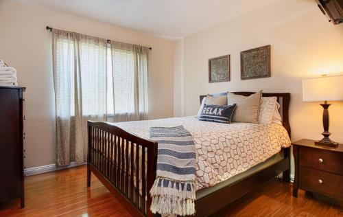 Ένα ή περισσότερα κρεβάτια σε δωμάτιο στο F-18 Babes in Toyland