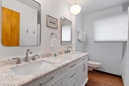 Un baño de Riverfront Haven