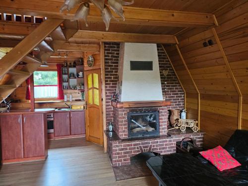 Kuchyň nebo kuchyňský kout v ubytování LESNA CHATA - jestesmy 15km od Energylandii, domek wolnostojacy, Beskid Maly