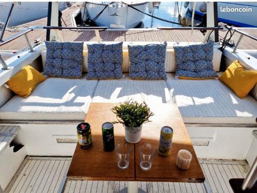 Χώρος καθιστικού στο Unusual night on a small yacht