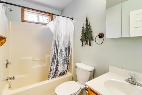 Ένα μπάνιο στο Game Room and Lake Access Albrightsville Escape