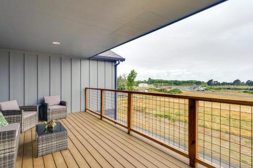 Μπαλκόνι ή βεράντα στο Columbia River Views Spacious Hammond Getaway!