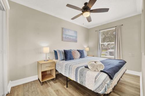 a bedroom with a bed and a ceiling fan at Luxe Guest Suite Near The Emerald Coast of PCB in Panama City
