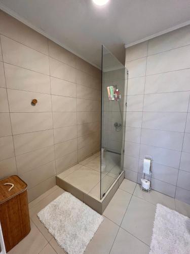 Un baño de Luxury Oceanfront Apt with Private Pool - 3BR