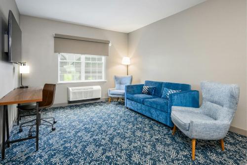 Area soggiorno di Four Points by Sheraton Bedford Manchester Airport