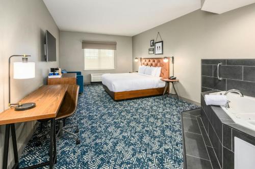 Letto o letti in una camera di Four Points by Sheraton Bedford Manchester Airport
