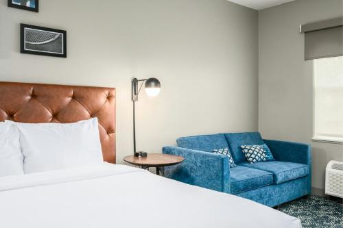 Letto o letti in una camera di Four Points by Sheraton Bedford Manchester Airport
