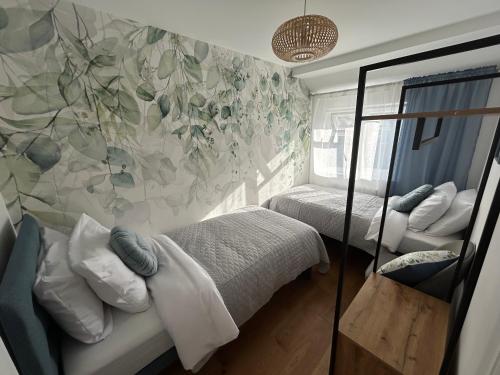 a bedroom with two beds and a wall mural at Oxford Escape - Stylish 3 Bedroom Holiday Home with free parking in Oxford