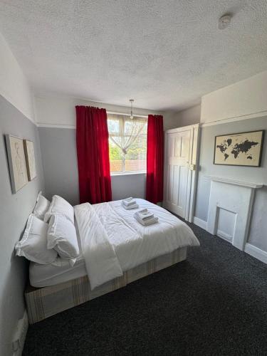 Katil atau katil-katil dalam bilik di Tranquil 1BR in Hainault