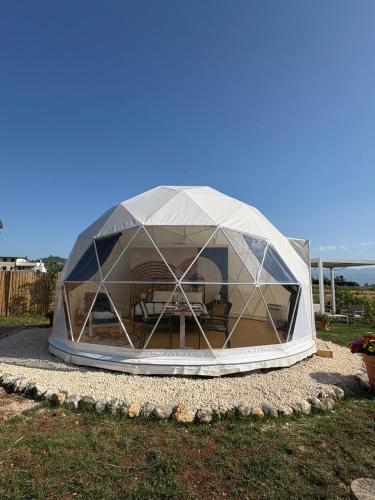Budova, kde se the luxury tent nachází