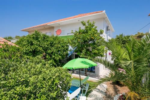 Apartments by the sea Okrug Donji, Ciovo - 11144