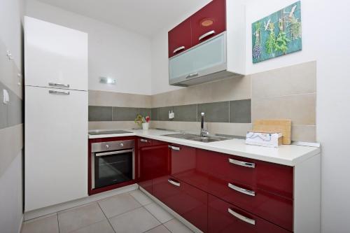Apartments by the sea Banjol, Rab - 12838