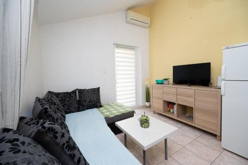 Apartments by the sea Mandre, Pag - 22885