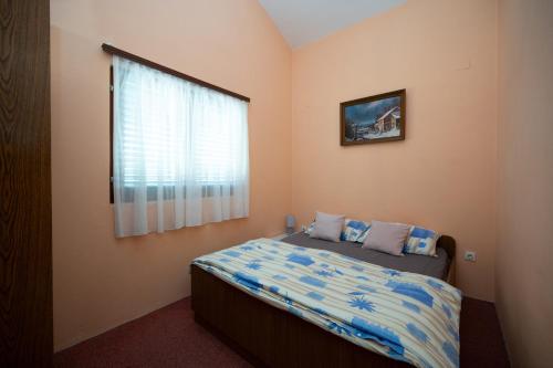 Apartments by the sea Mandre, Pag - 22885