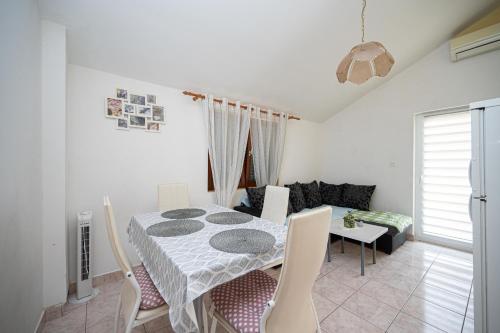 Apartments by the sea Mandre, Pag - 22885