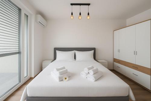 Simcity IX l Central park with Air Conditioning, free garage parking, balcony and 24 7 self check-in