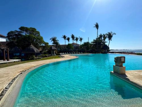 Bazén v ubytování Playa Tropical Resort Hotel nebo v jeho okolí