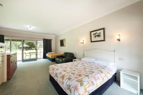Voodi või voodid majutusasutuse Fairway Views Motor Inn toas