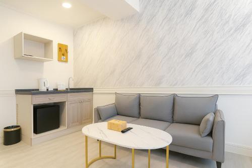 a living room with a couch and a table at Elizabeth Hotel in Taichung